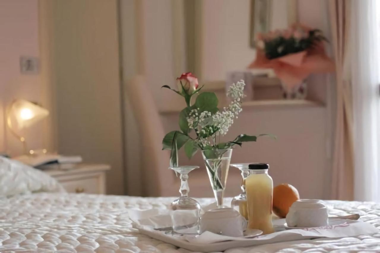 Nice Hotel Местре Екстериор снимка