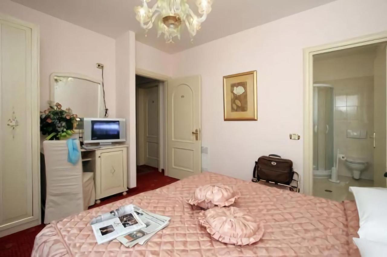 Nice Hotel Местре Екстериор снимка