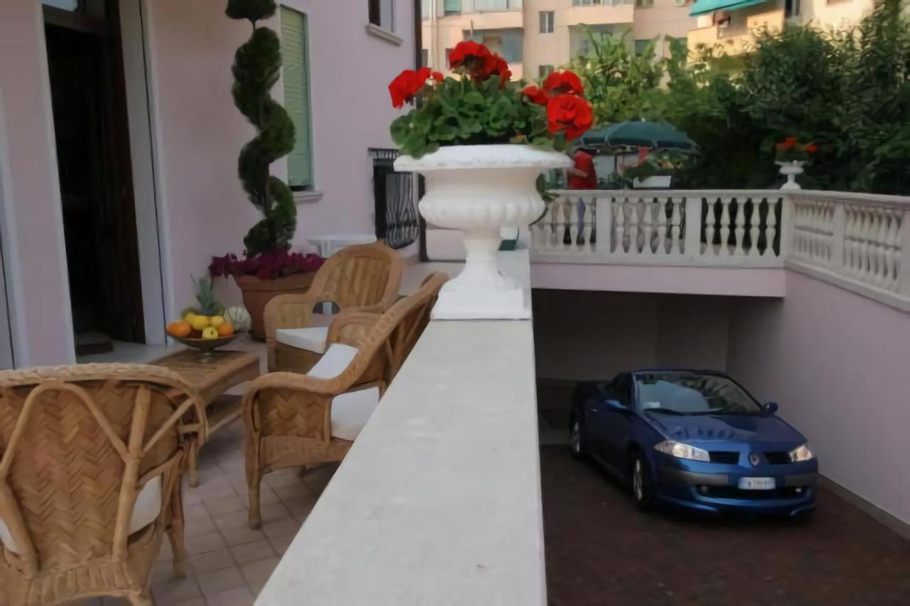 Nice Hotel Местре Екстериор снимка