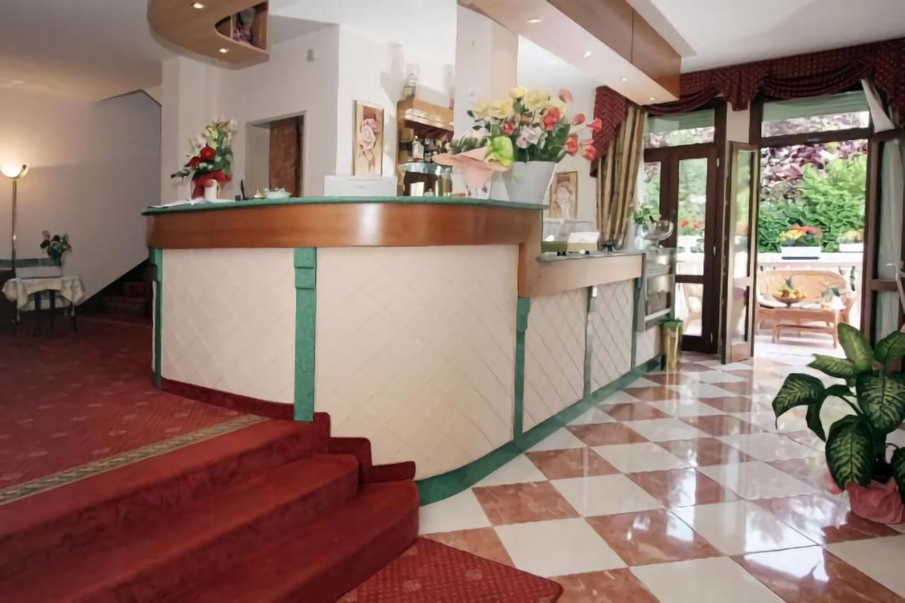 Nice Hotel Местре Екстериор снимка
