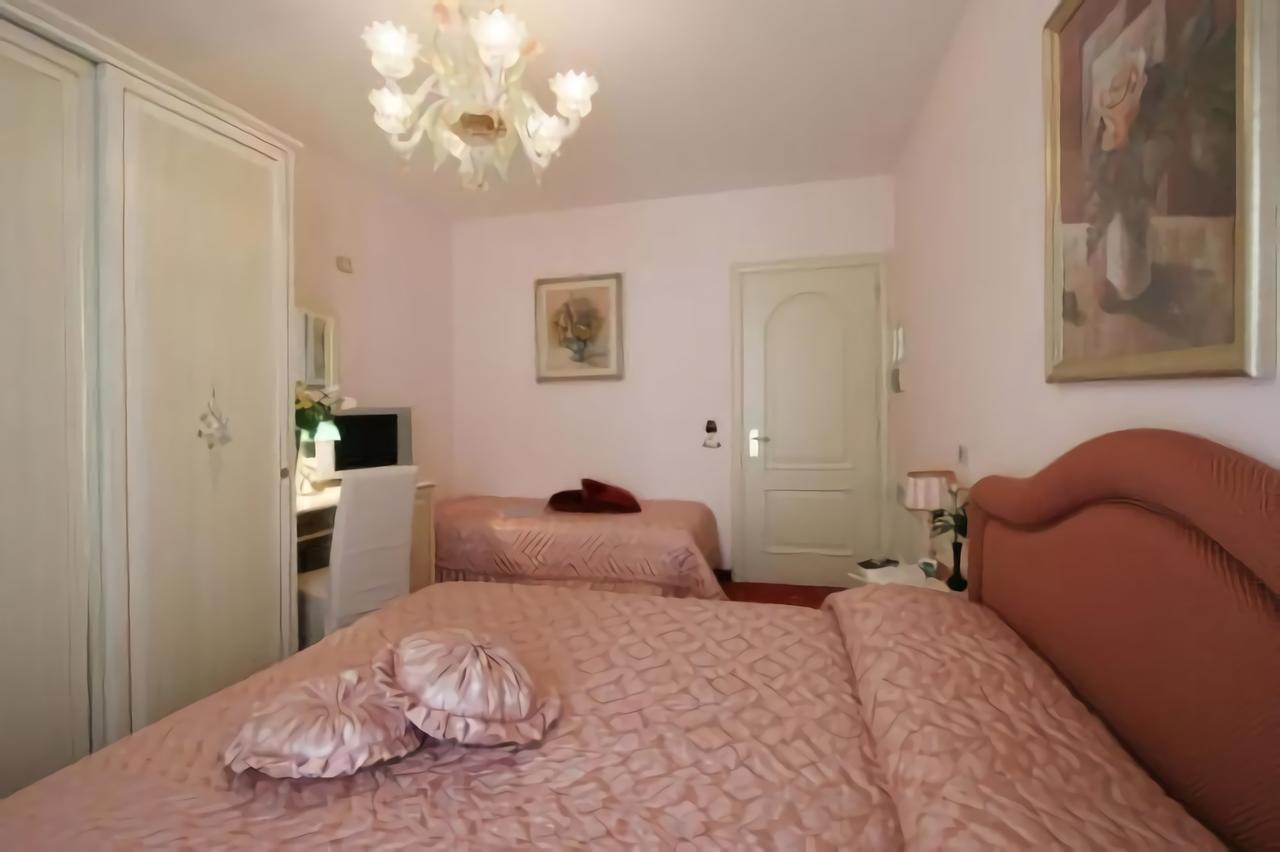 Nice Hotel Местре Екстериор снимка