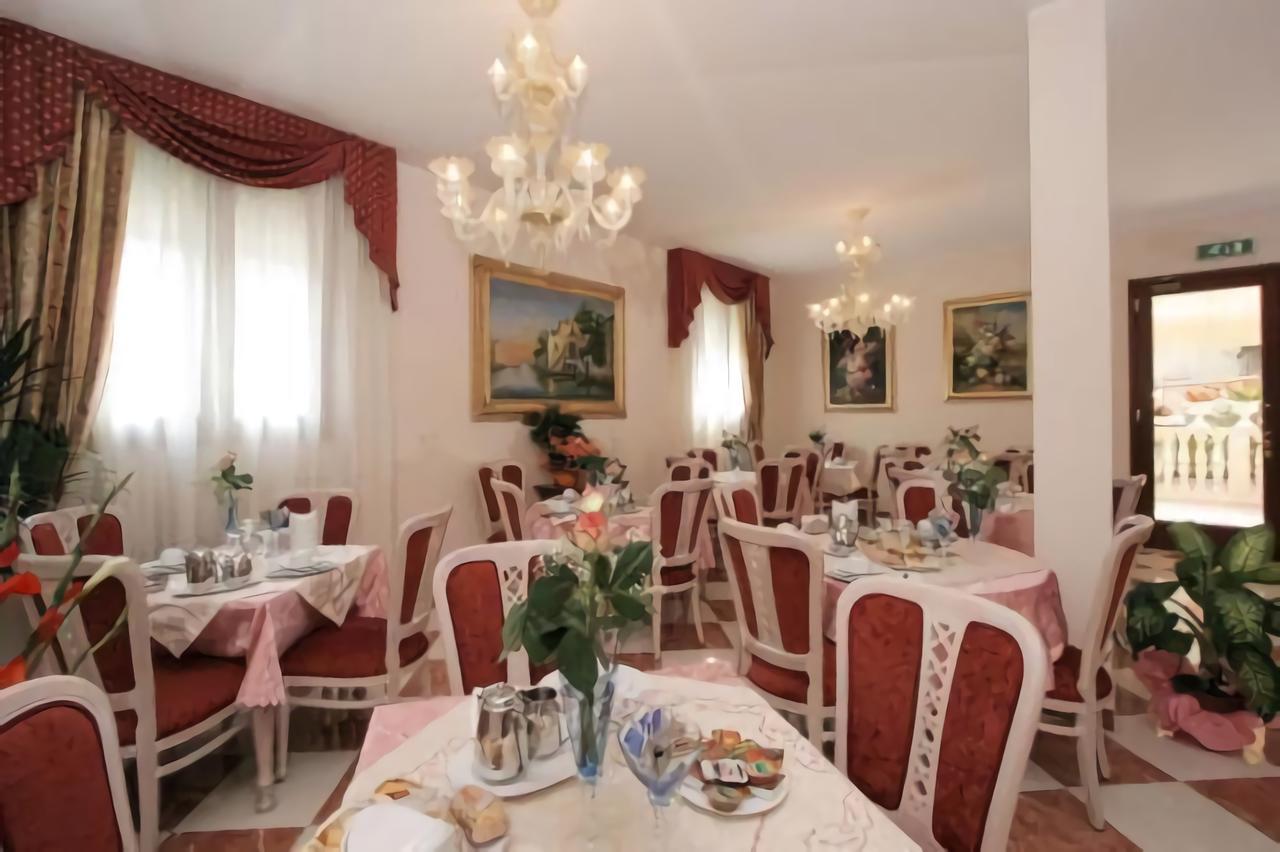 Nice Hotel Местре Екстериор снимка
