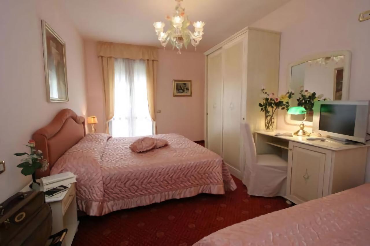 Nice Hotel Местре Екстериор снимка