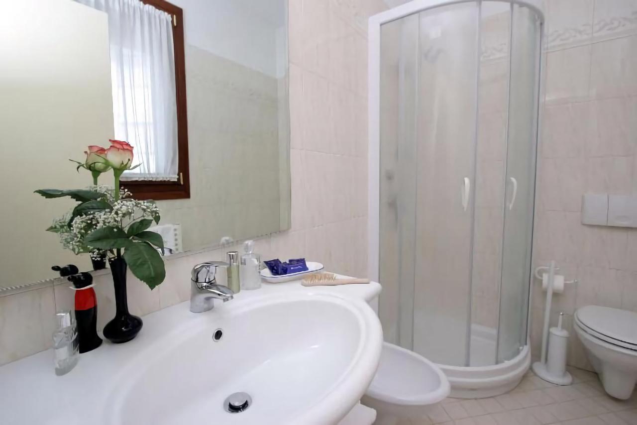 Nice Hotel Местре Екстериор снимка